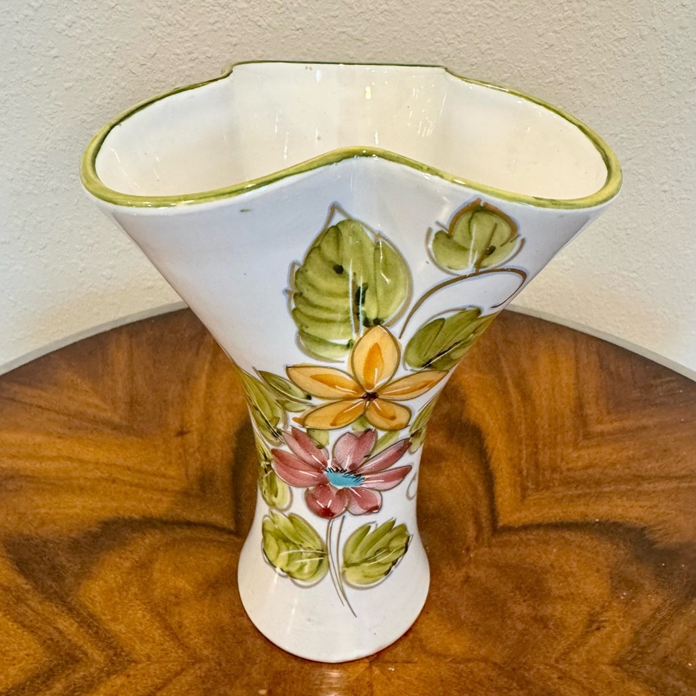 Italian Glazed Terracotta Hand Painted Signed Floral Vase 8 1/4 Inches - Picture 4 of 12